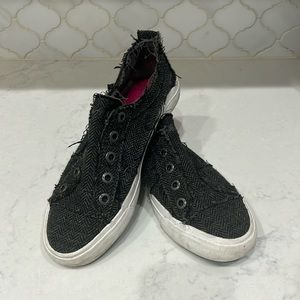 Dark Gray Blowfish Size 7.5 Slip-on Sneaker